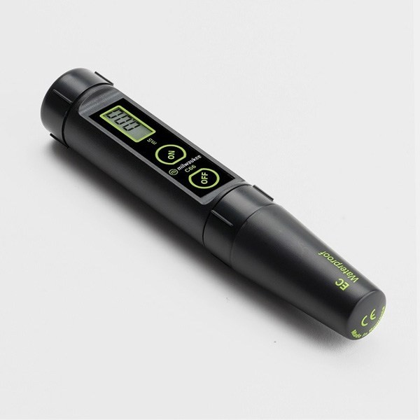Medidor EC Milwaukee C66 tumbado